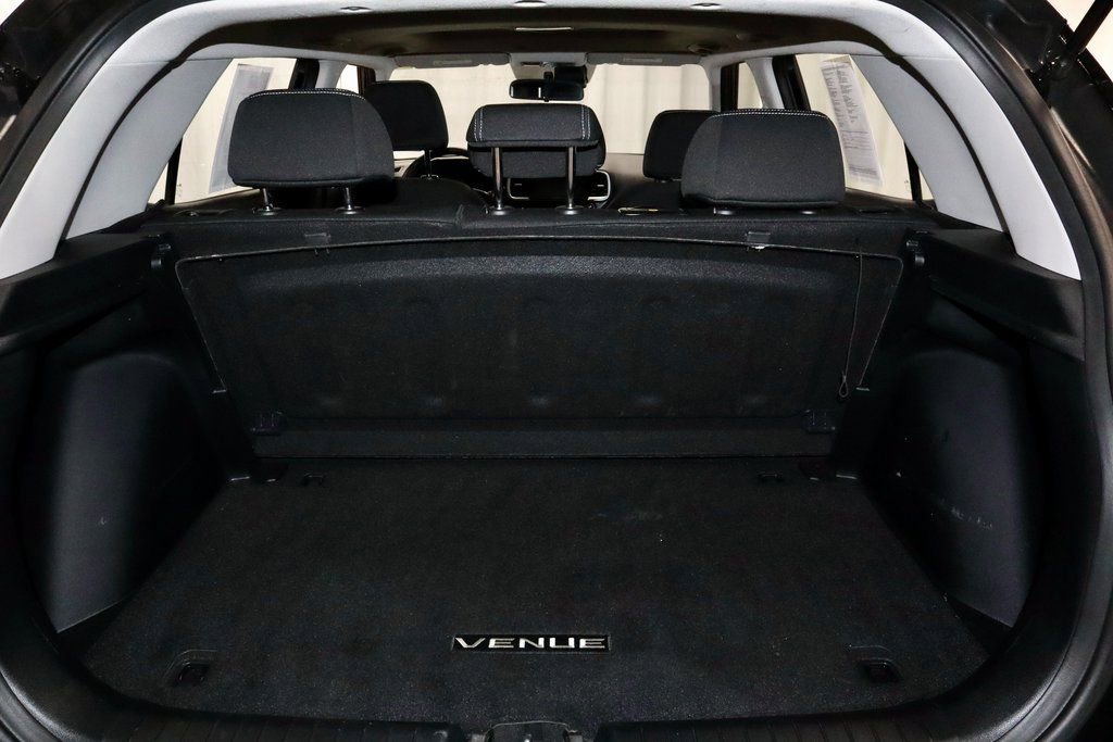 Certified 2025 Hyundai Venue SEL image 13