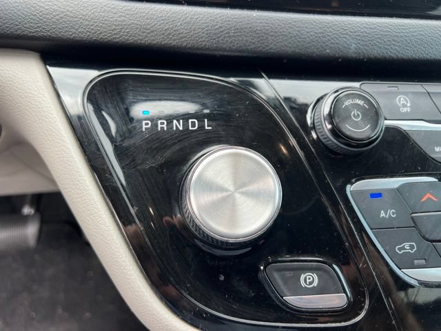 Used 2018 Chrysler Pacifica Touring-L Plus FWD image 25