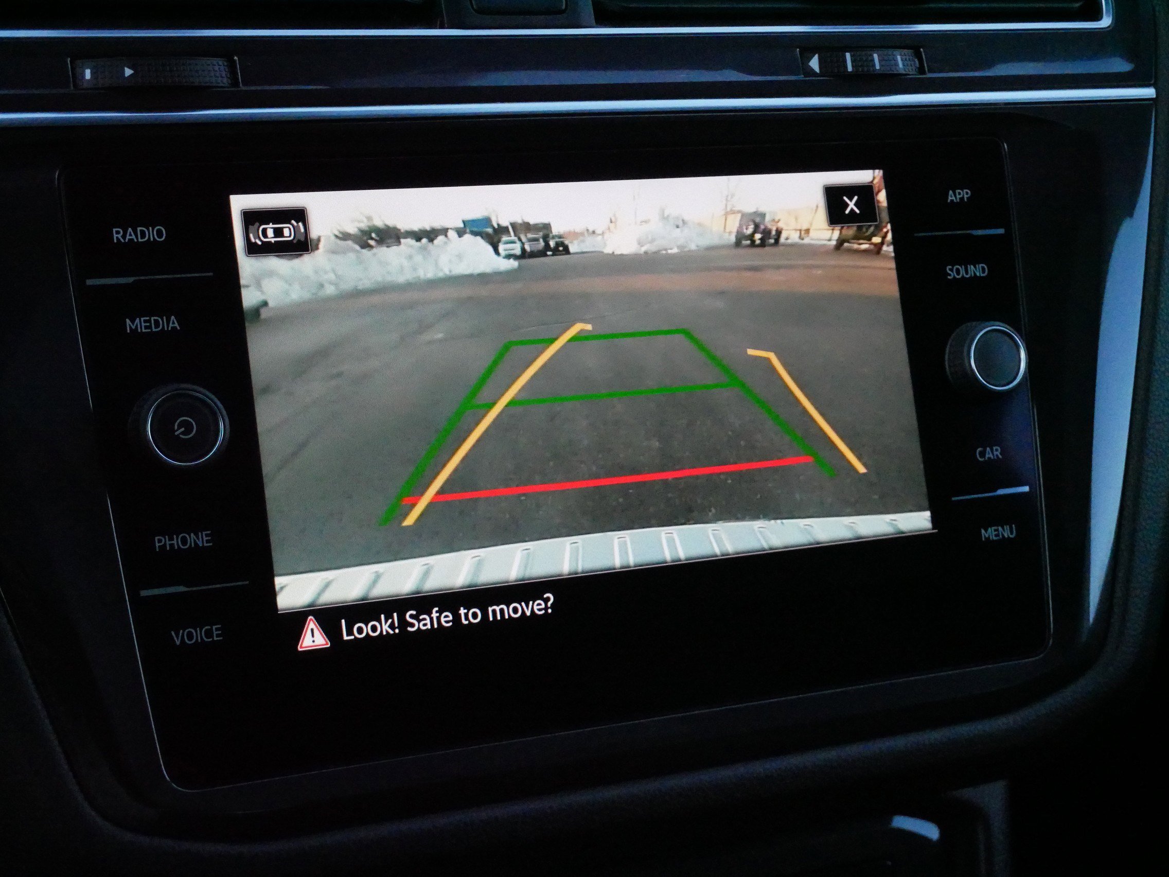 Certified 2022 Volkswagen Tiguan SE R-Line image 30