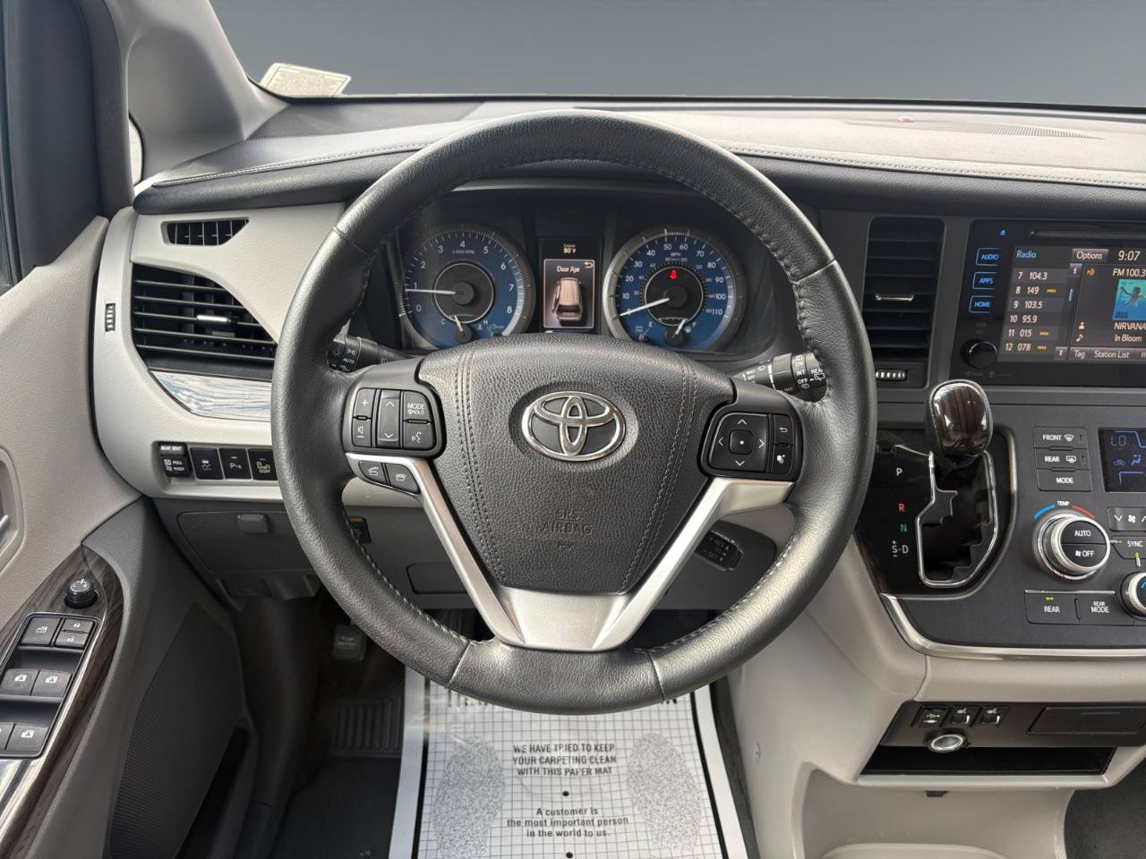 Used 2015 Toyota Sienna XLE w/ XLE Navigation Package FWD image 12