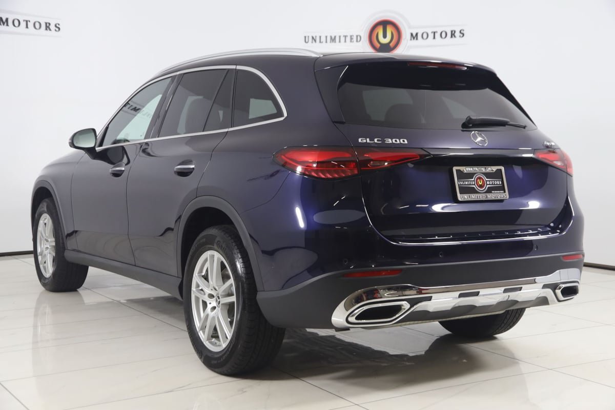 Used 2023 Mercedes-Benz GLC 300 4MATIC w/ Pinnacle Trim Package image 4