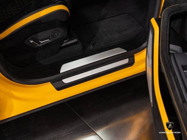 Used 2024 Lamborghini Urus Performante AWD/4WD image 45