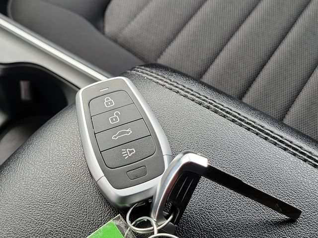 Used 2024 Ford Edge SE w/ Cargo Accessory Package AWD/4WD image 32