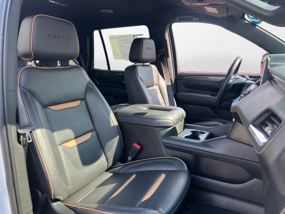 Used 2023 GMC Yukon AT4 w/ Technology Package AWD/4WD image 9