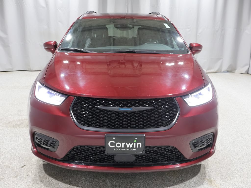 Used 2021 Chrysler Pacifica Limited w/ Uconnect Theater Family Group FWD image 9