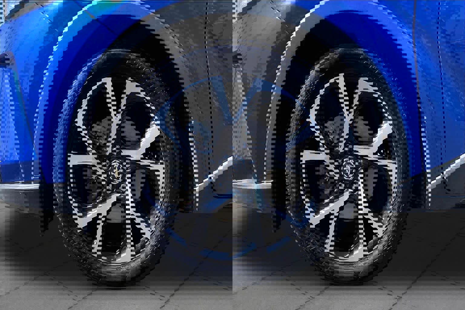 Used 2021 Toyota C-HR XLE FWD image 9