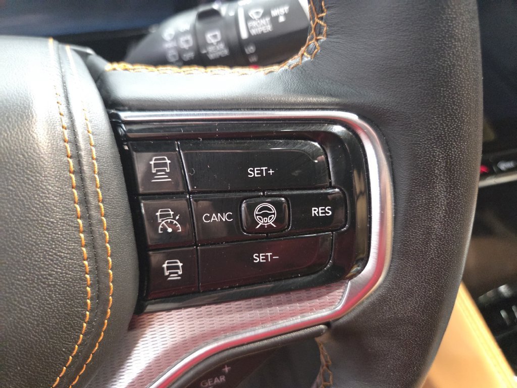 Used 2023 Jeep Grand Wagoneer Series III AWD/4WD image 20