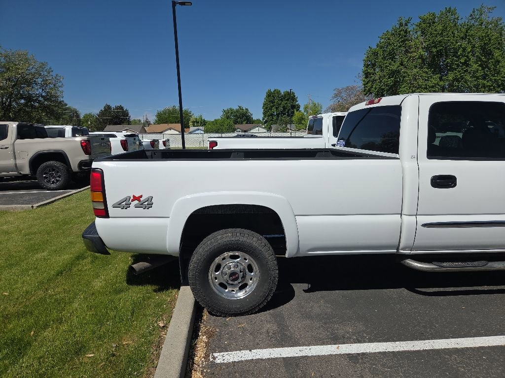 Used 2004 GMC Sierra 2500 SLE w/ Heavy-Duty Power Package AWD/4WD image 9