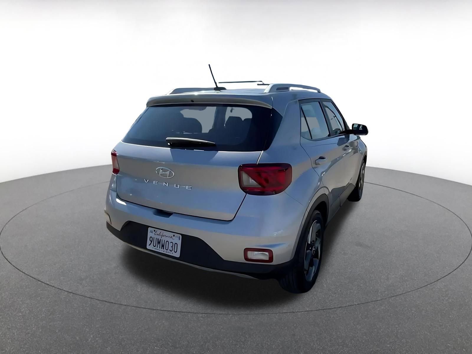 Used 2025 Hyundai Venue SEL image 14