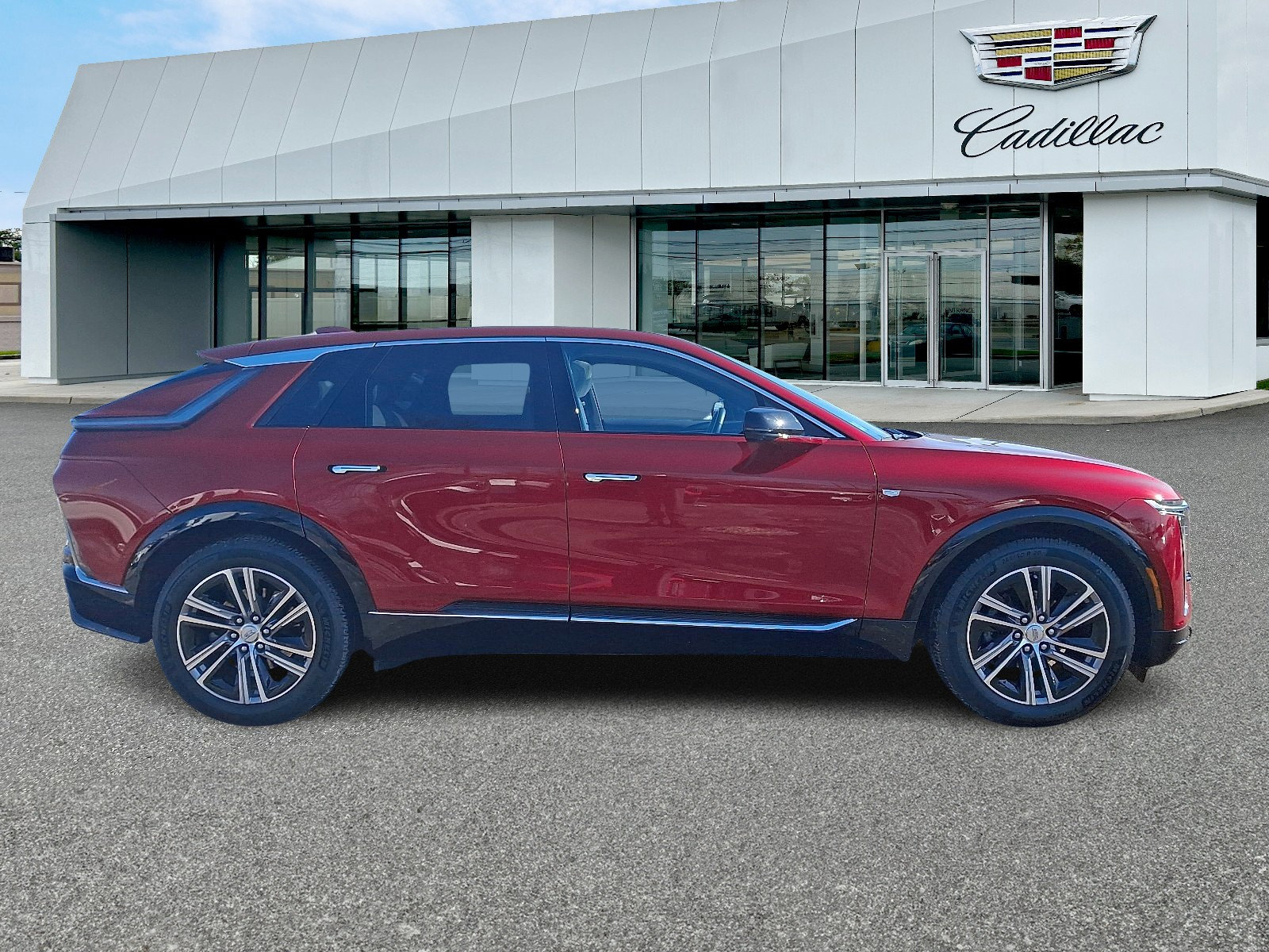 Used 2024 Cadillac Lyriq Luxury image 6