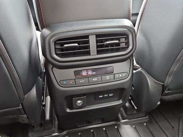 Used 2025 Honda Pilot TrailSport image 18