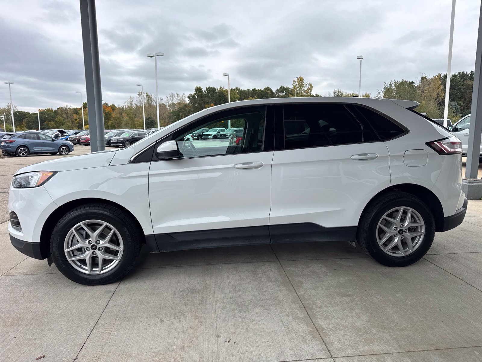 Certified 2024 Ford Edge SEL w/ Convenience Package AWD/4WD image 4