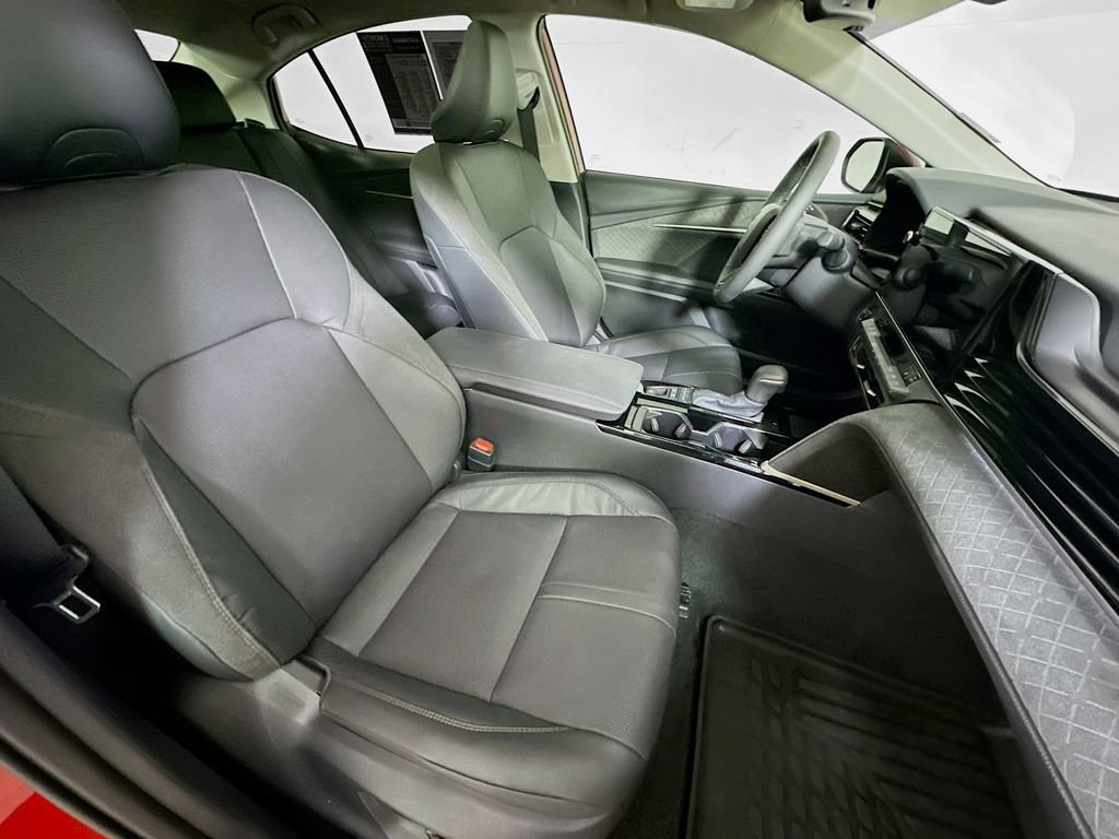 Used 2025 Toyota Camry XLE FWD image 12