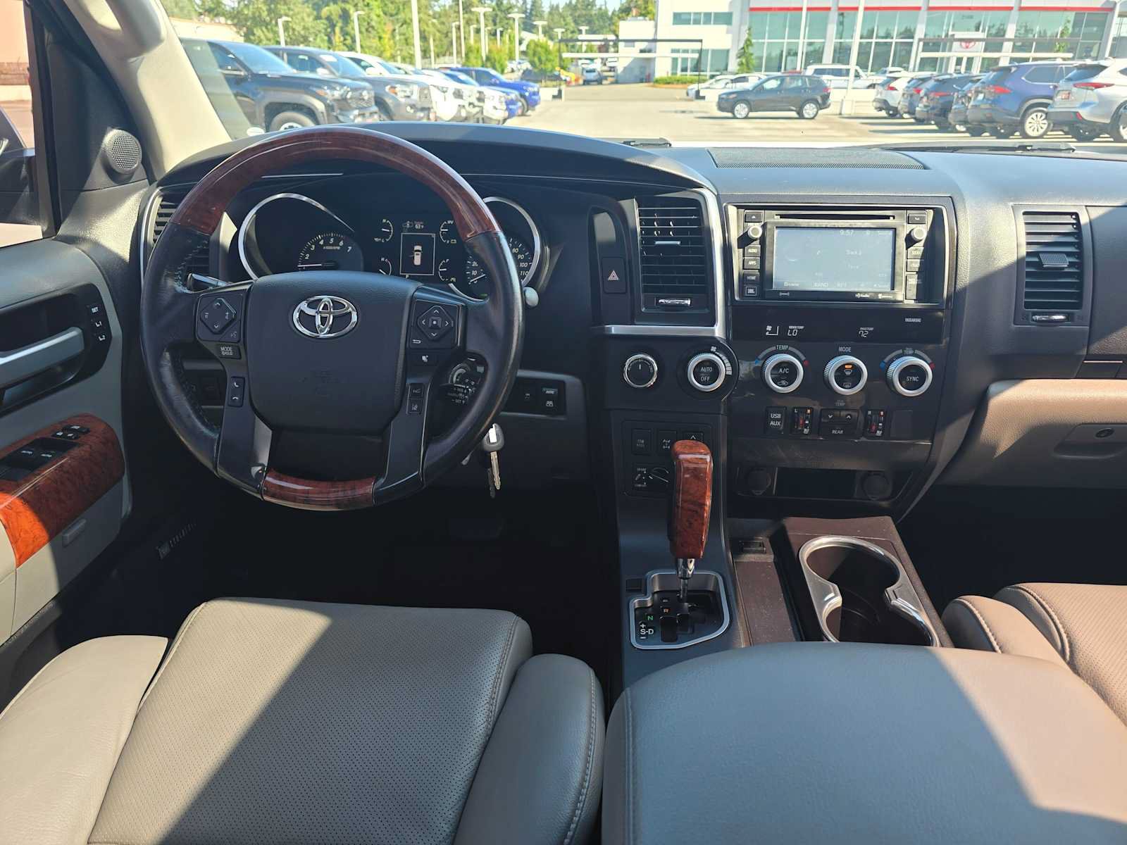 Used 2018 Toyota Sequoia Platinum AWD/4WD image 18