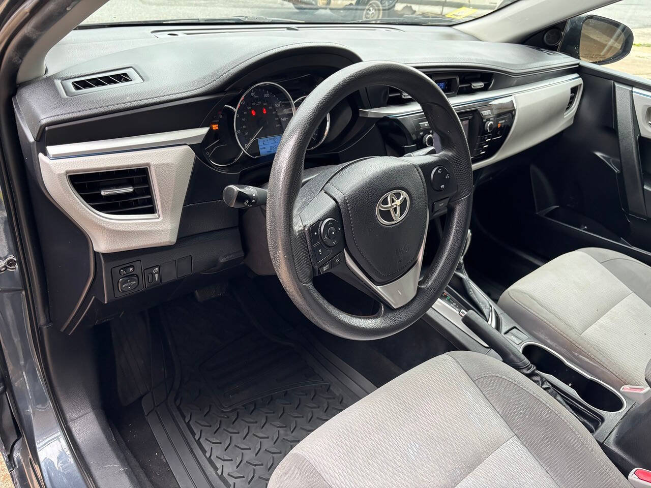 Used 2015 Toyota Corolla LE FWD image 15