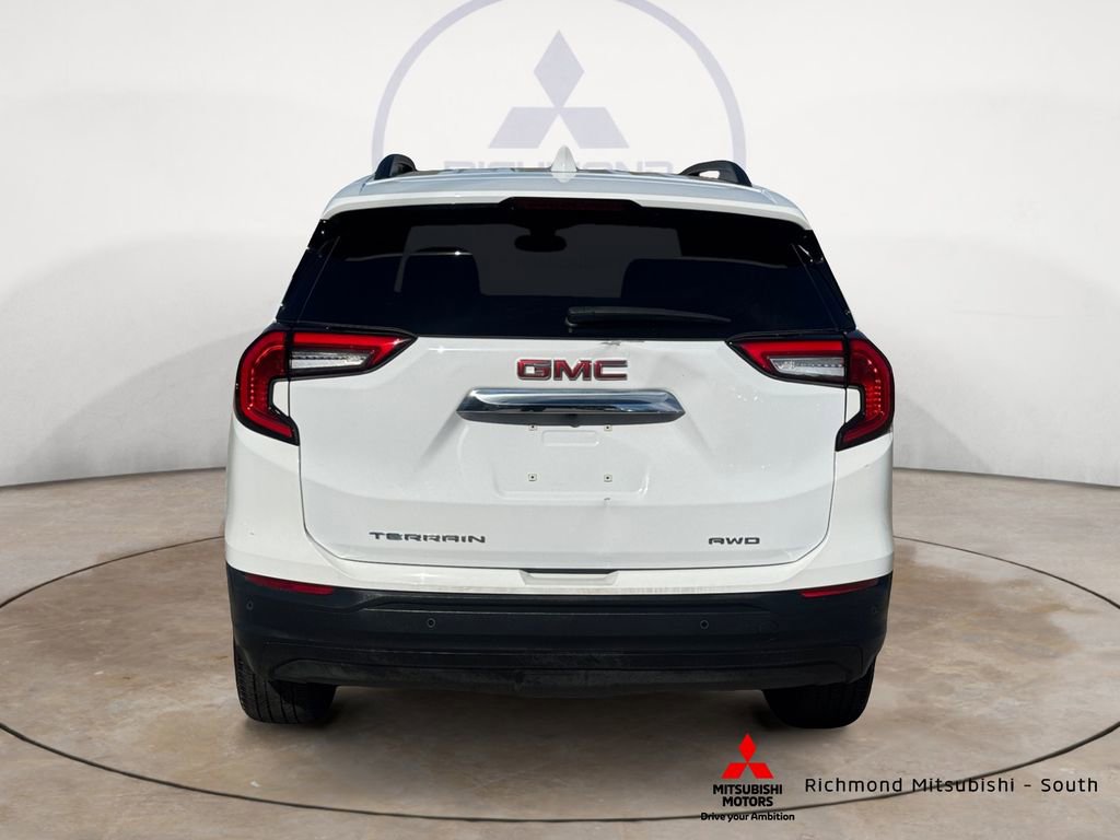 Used 2023 GMC Terrain SLE w/ Driver Convenience Package image 4