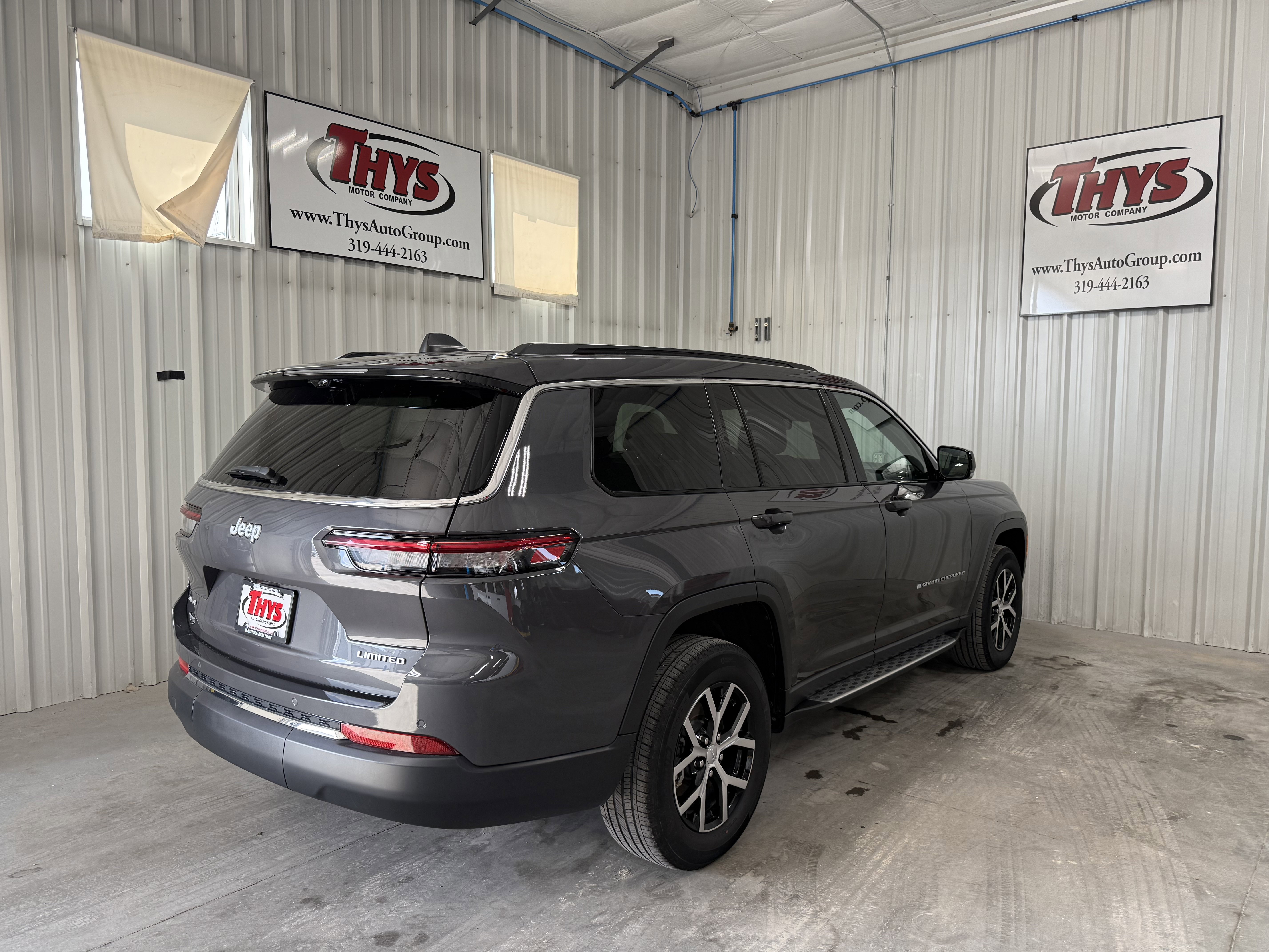 Used 2024 Jeep Grand Cherokee L Limited w/ Luxury Tech Group II AWD/4WD image 3