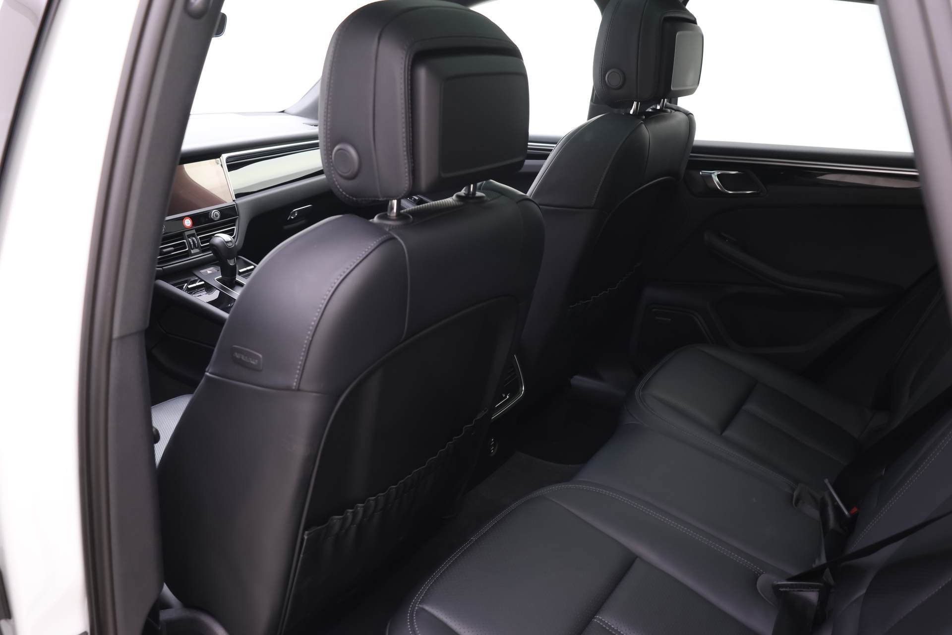 Certified 2024 Porsche Macan image 16