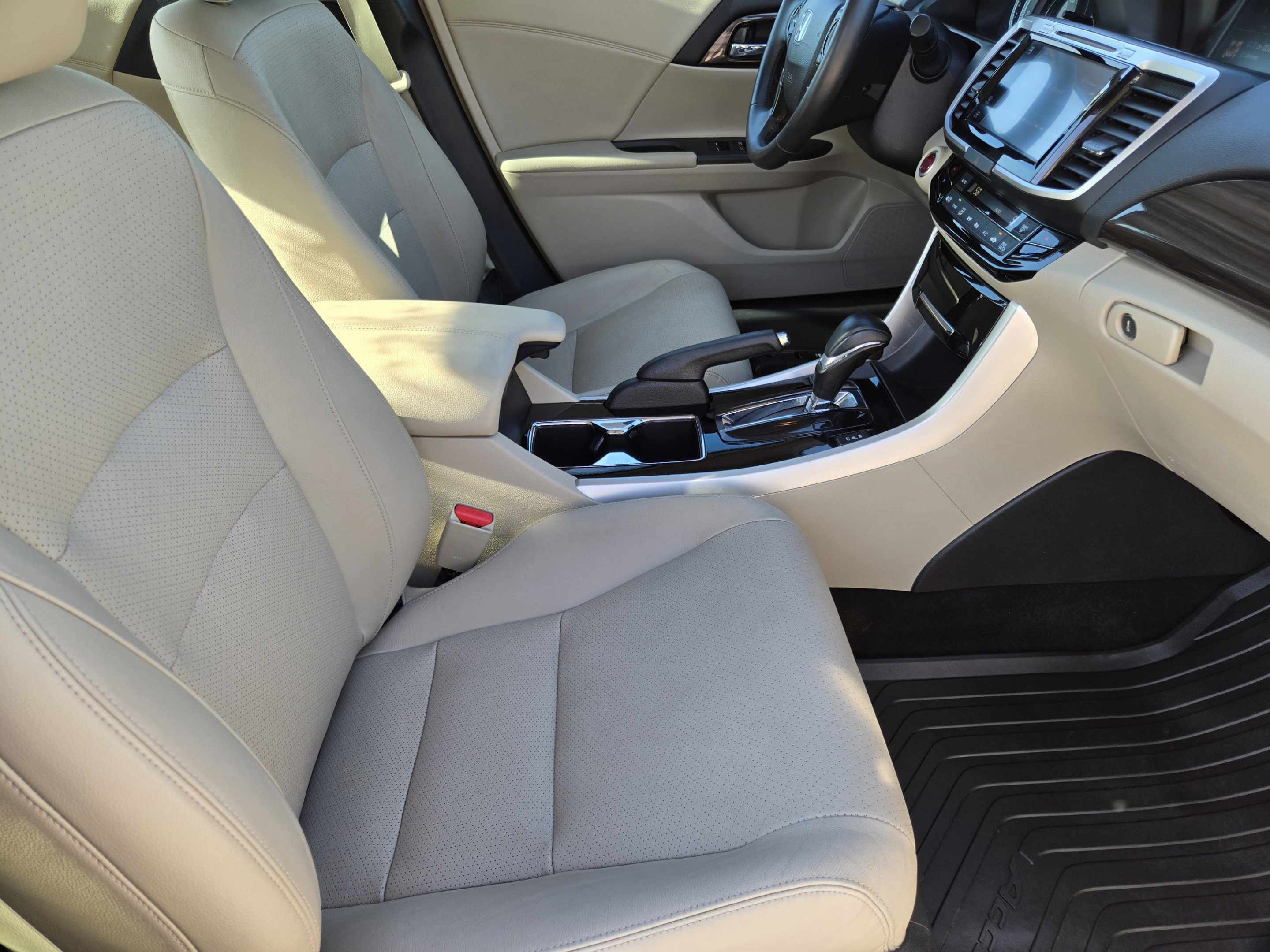 Used 2016 Honda Accord Touring image 10