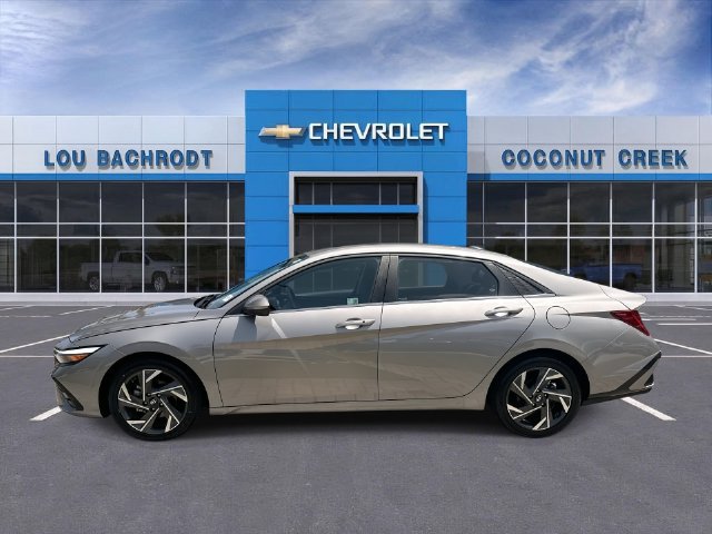 Used 2025 Hyundai Elantra SEL FWD image 5