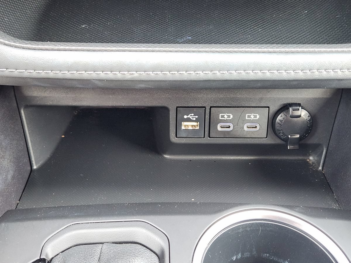 Used 2023 Toyota Highlander LE FWD image 39