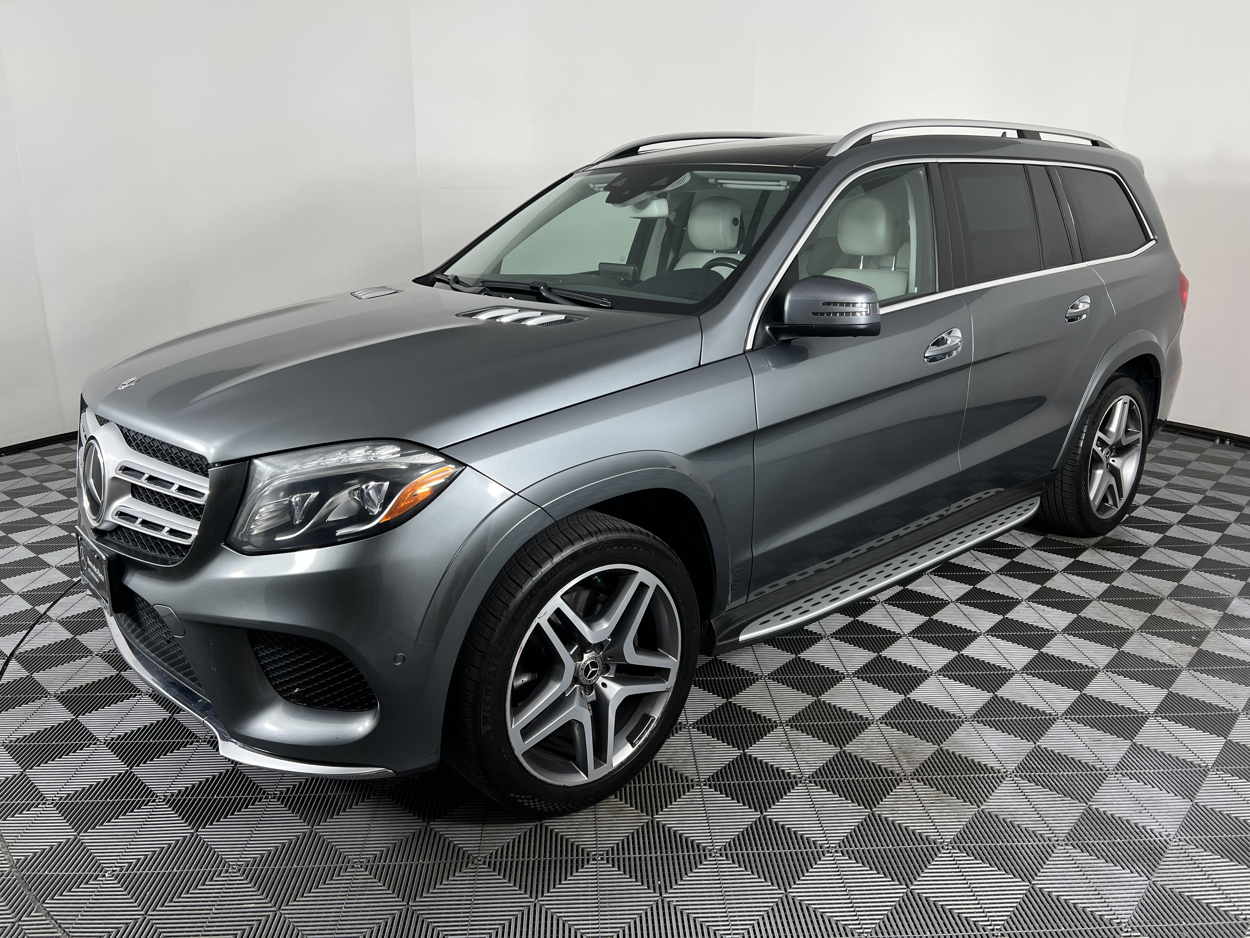 Used 2017 Mercedes-Benz GLS 550 4MATIC image 7