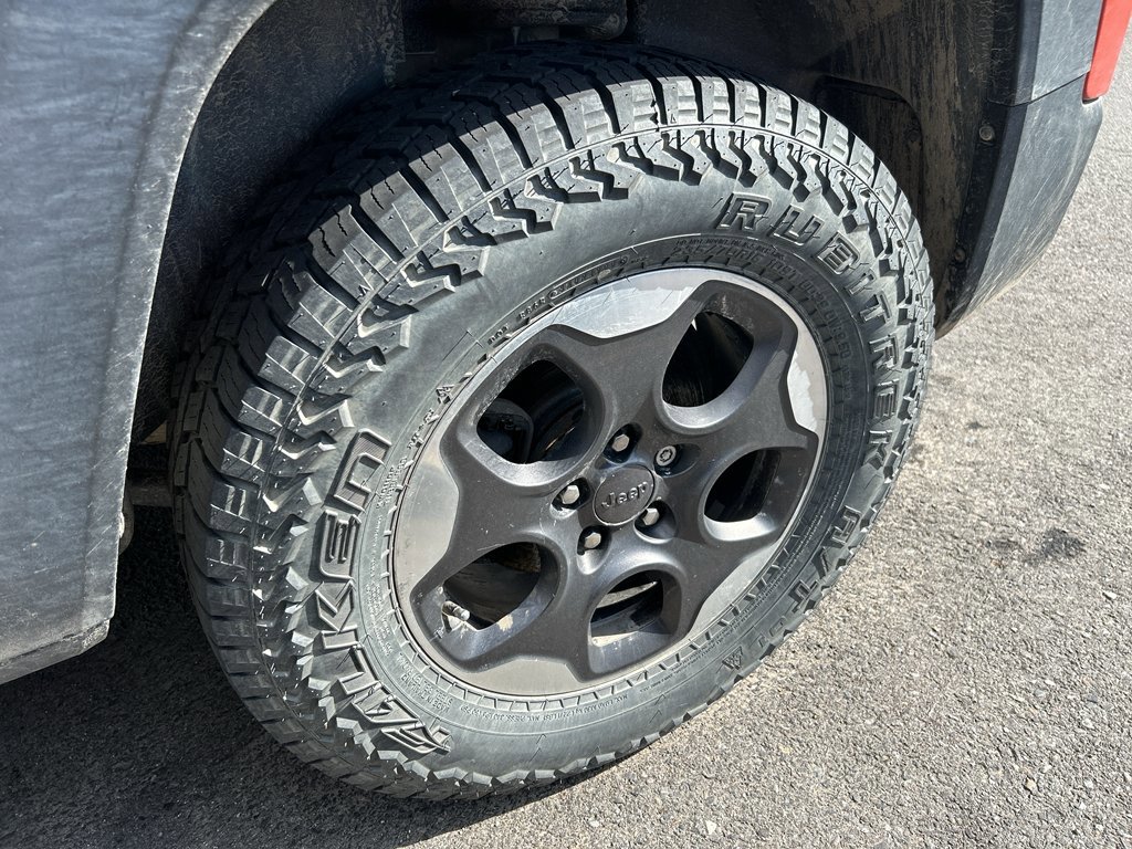 Used 2016 Jeep Renegade Sport w/ Power & Air Group FWD image 9