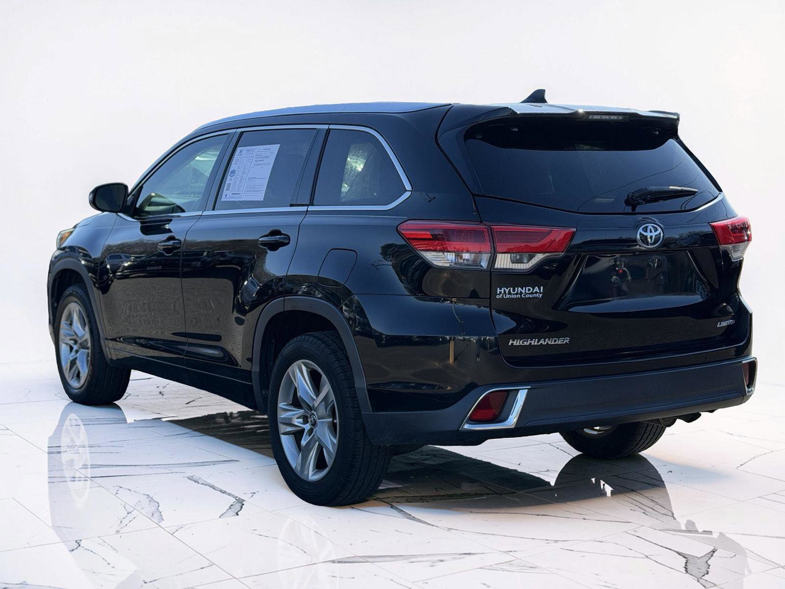Used 2017 Toyota Highlander Limited image 4