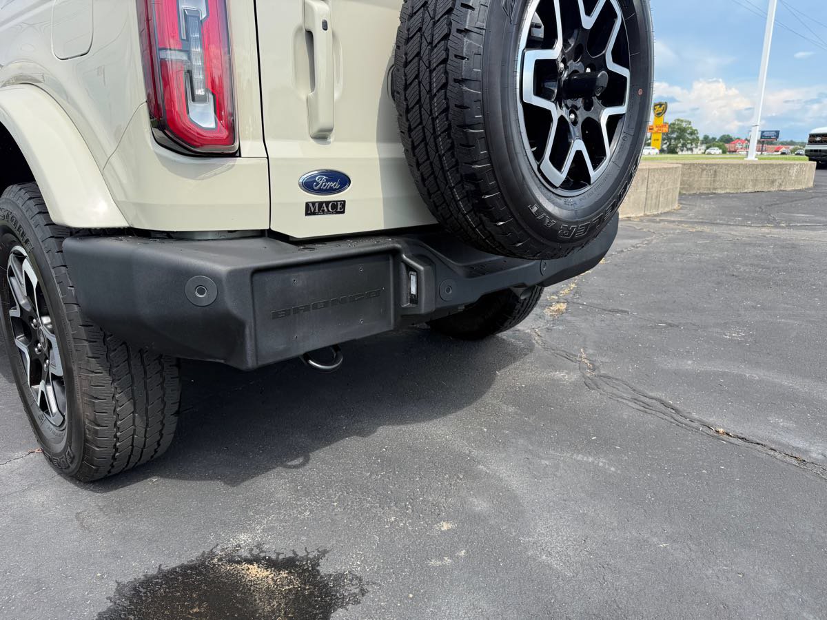 Used 2025 Ford Bronco Outer Banks AWD/4WD image 8