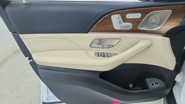 Used 2024 Mercedes-Benz GLS 450 4MATIC image 39