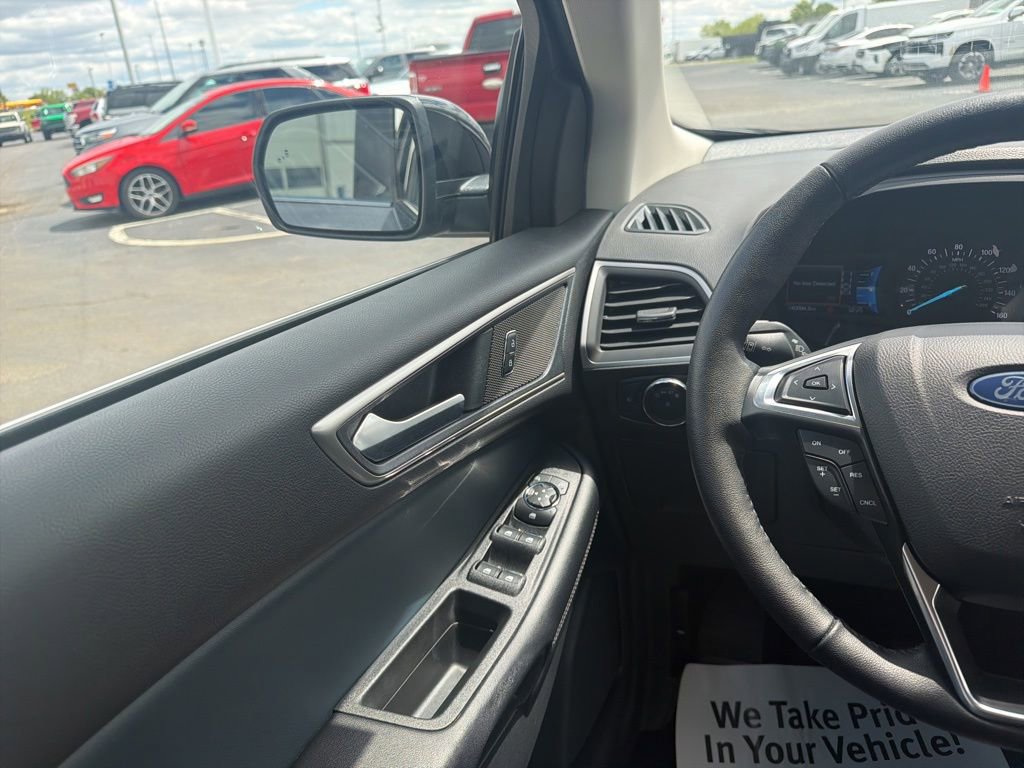 Used 2022 Ford Edge SEL w/ Sport Appearance Package AWD/4WD image 15