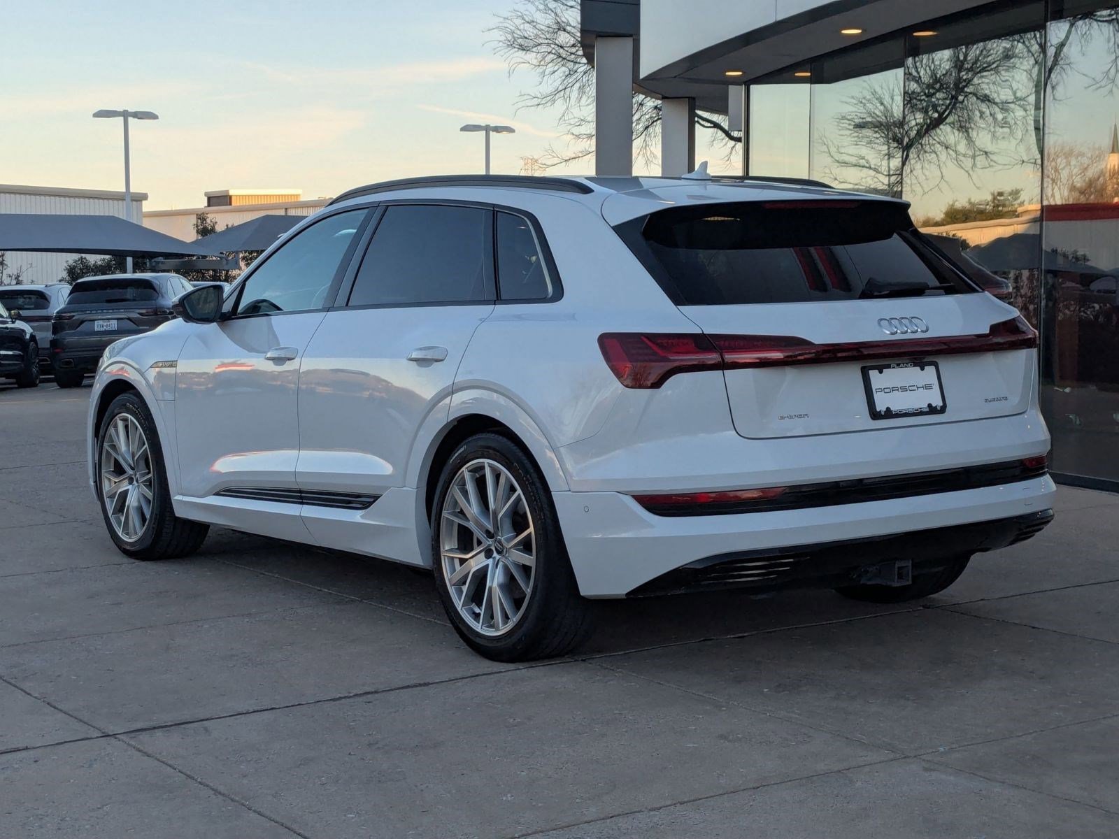 Used 2021 Audi e-tron Prestige w/ Prestige Package image 3