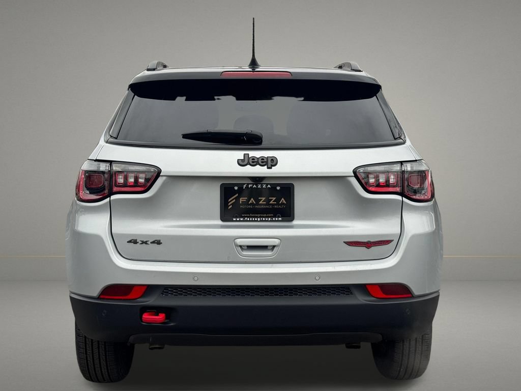 Used 2025 Jeep Compass Trailhawk AWD/4WD image 4