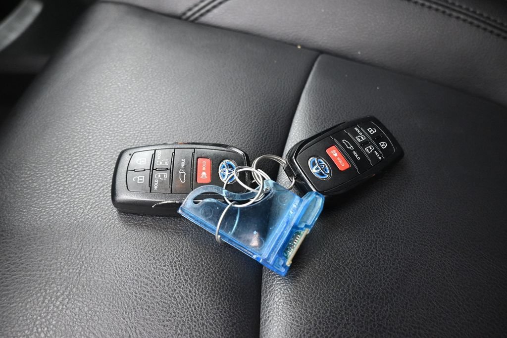 Used 2021 Toyota Sienna XSE FWD image 64