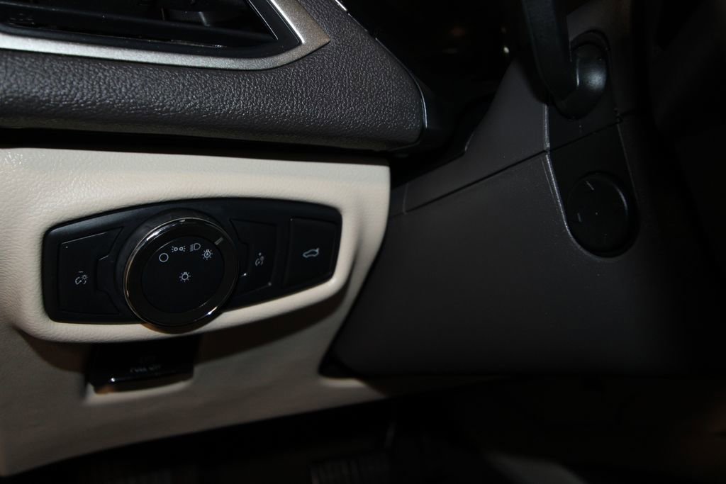 Used 2020 Lincoln MKZ Reserve w/ Elements Package FWD image 11