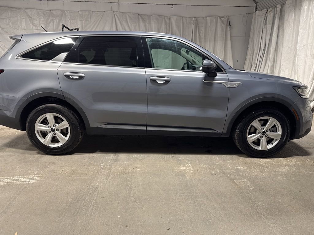 Used 2023 Kia Sorento LX FWD image 8