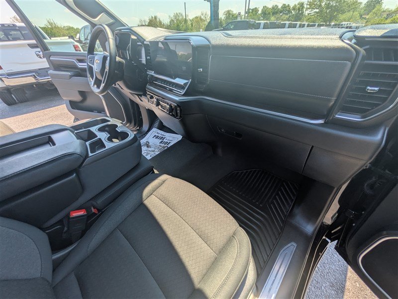 Used 2025 Chevrolet Silverado 2500 LT w/ Convenience Package AWD/4WD image 22