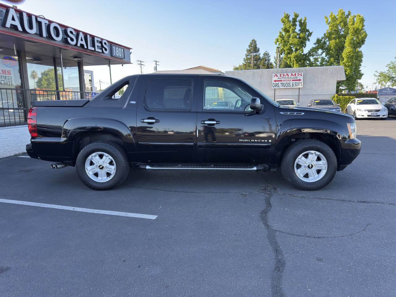 Used 2008 Chevrolet Avalanche LT AWD/4WD image 2