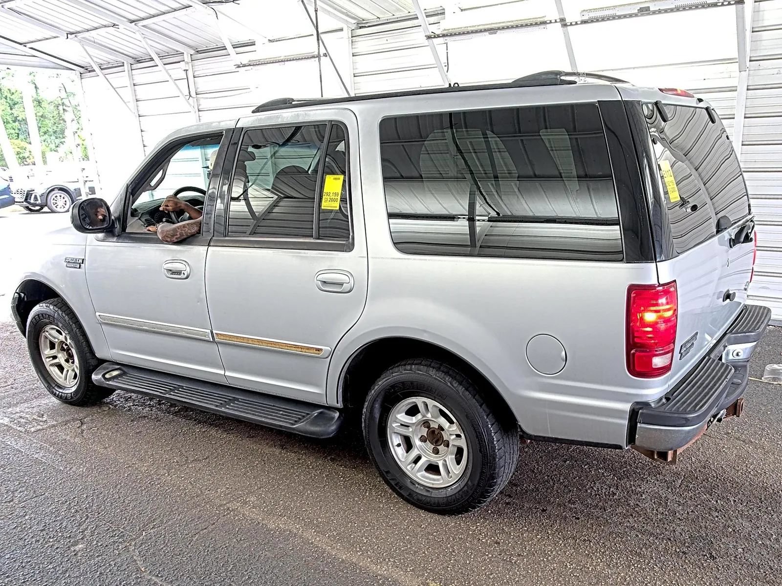 Used 2000 Ford Expedition XLT AWD/4WD image 4