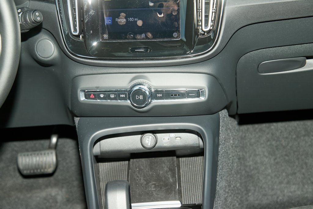 Certified 2023 Volvo XC40 Recharge Ultimate w/ Protection Package Premier image 23