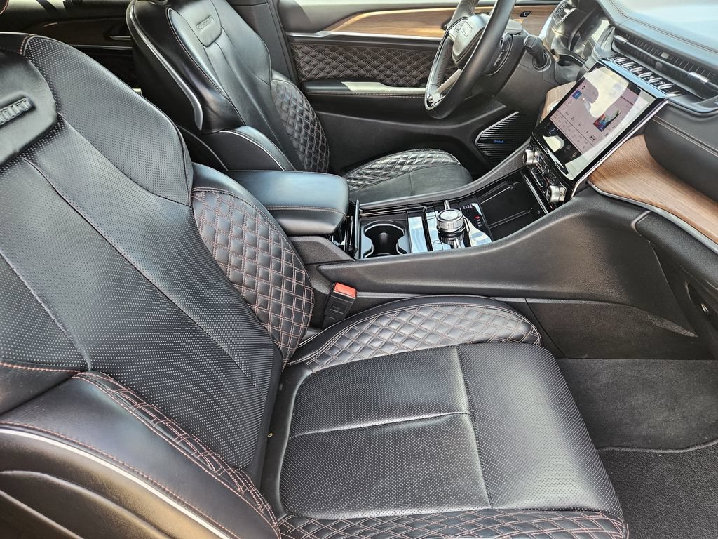 Used 2023 Jeep Grand Cherokee Summit w/ Luxury Tech Group V AWD/4WD image 20