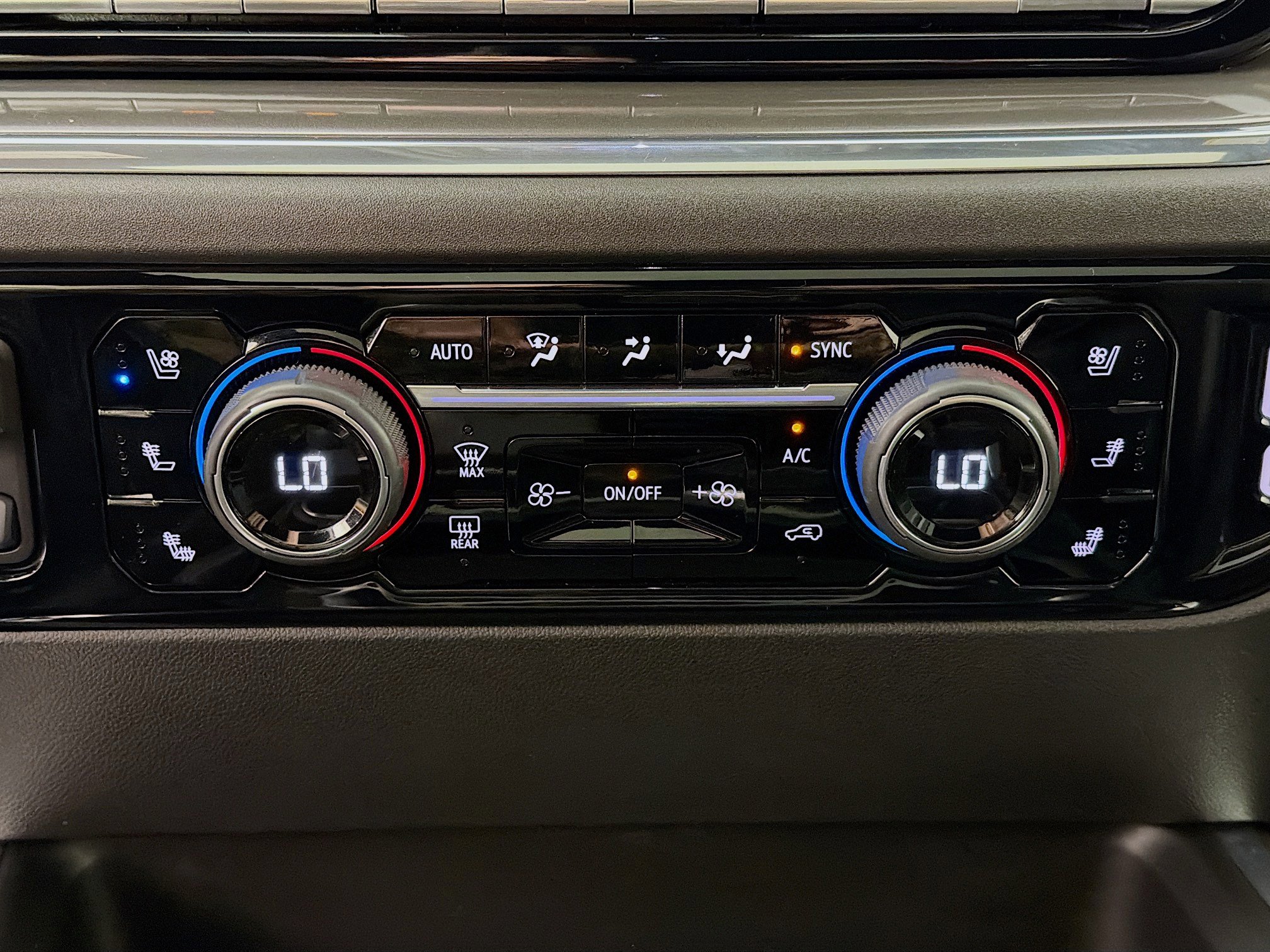 Used 2024 Chevrolet Silverado 2500 High Country w/ High Country Premium Package image 17