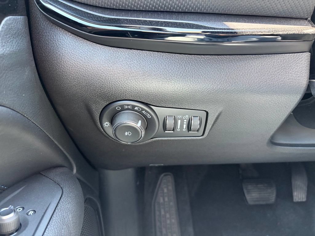 New 2026 Jeep Compass Latitude AWD/4WD image 35