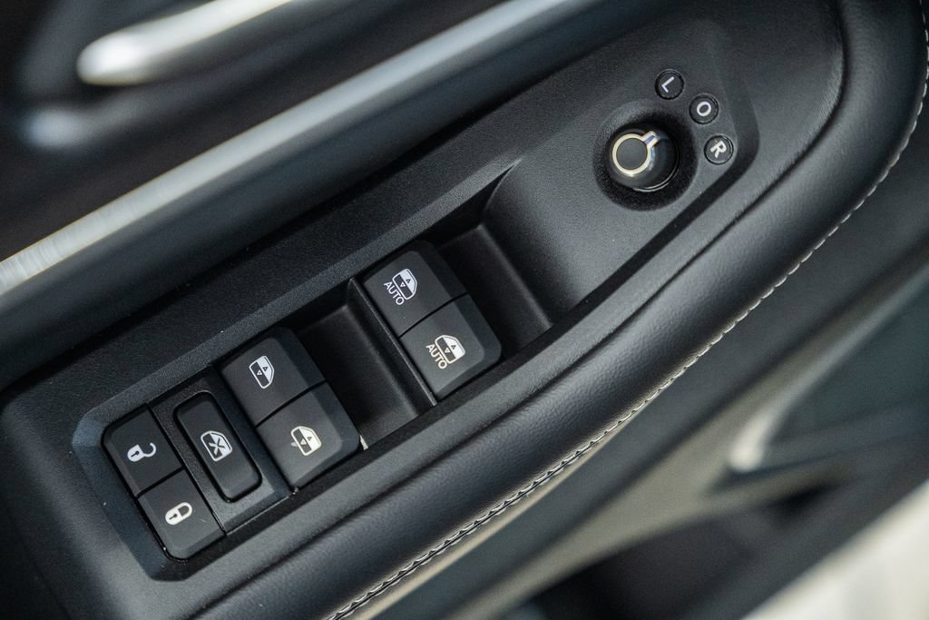 New 2026 Jeep Grand Cherokee Limited w/ Luxury Tech Group II AWD/4WD image 43