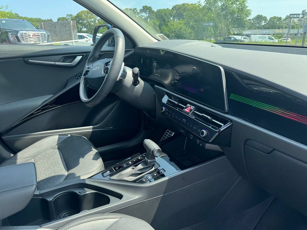 Used 2023 Kia Niro SX Touring FWD image 30
