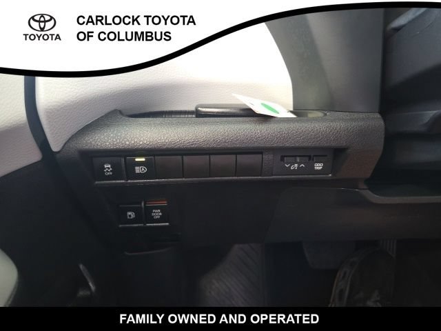 Used 2026 Toyota Sienna LE FWD image 25