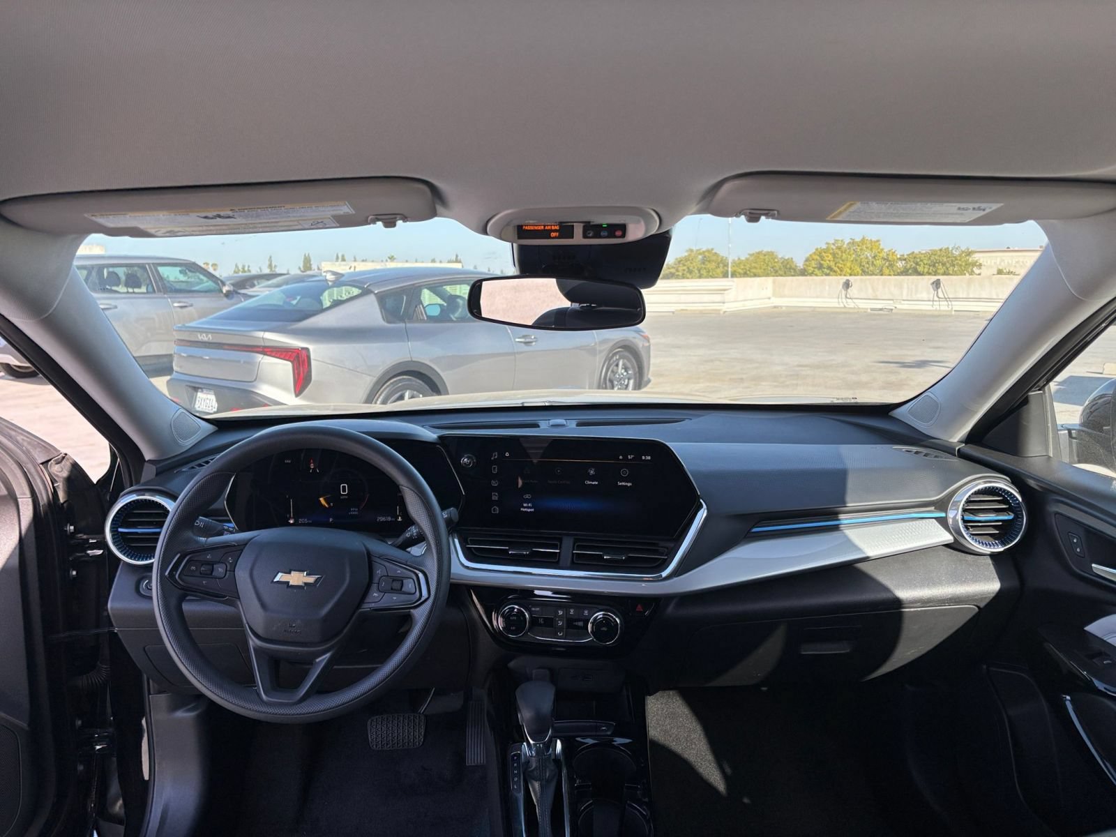Used 2025 Chevrolet Trax LT FWD image 31