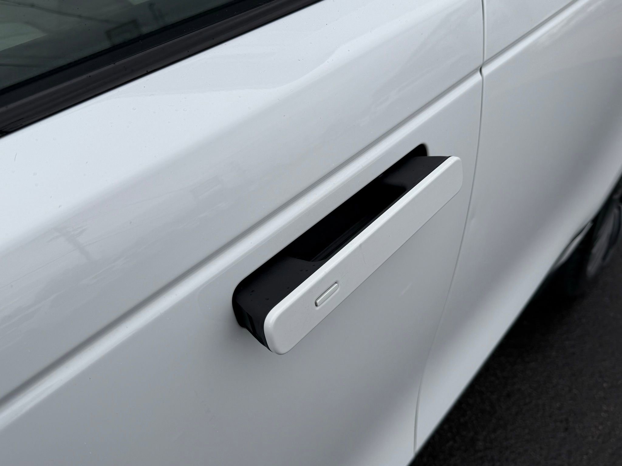 Used 2023 Land Rover Range Rover Velar R-Dynamic S image 18