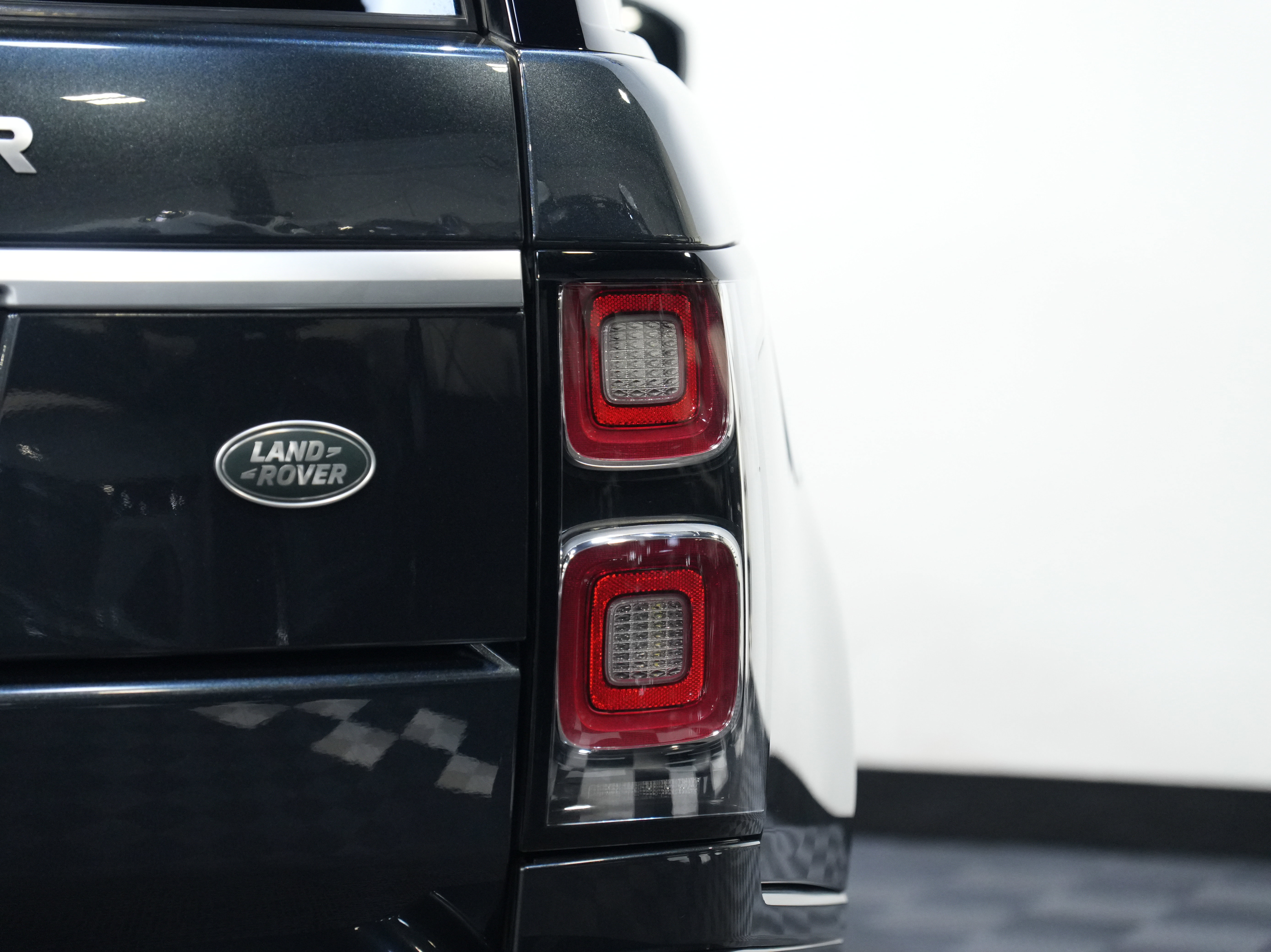 Used 2018 Land Rover Range Rover Long Wheelbase Autobiography image 15