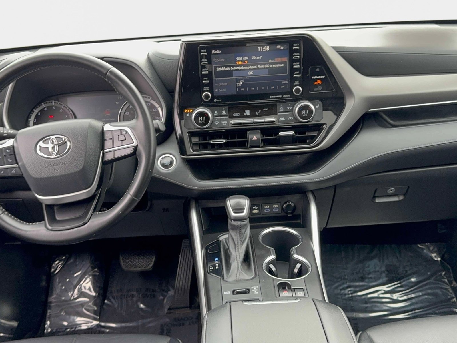 Used 2022 Toyota Highlander XLE image 12